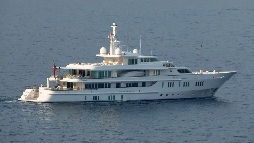 siran-2007-yacht-exterior