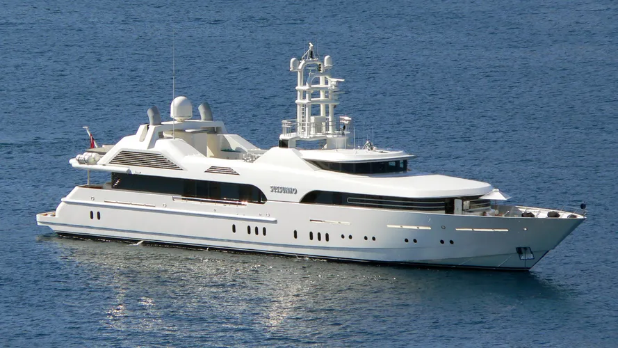 sussurro-yacht-exterior