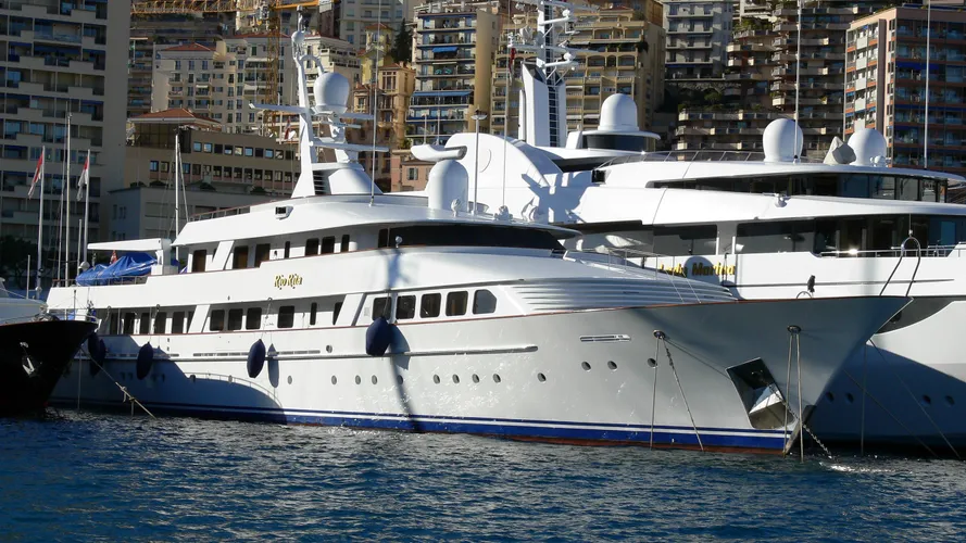 rio-rita-yacht-exterior