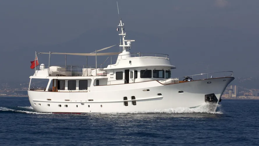 sultana-yacht-exterior