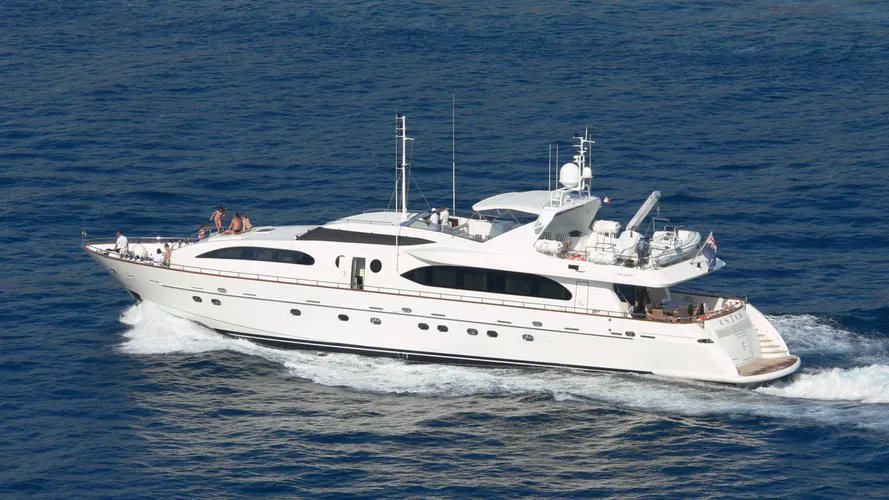 ester-yacht-exterior