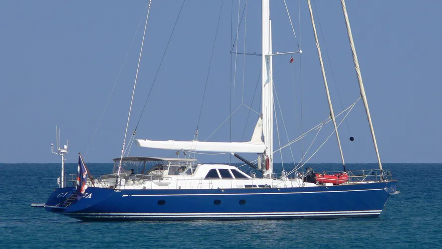 kawil-yacht-exterior