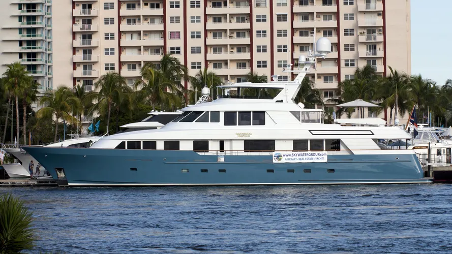 nita-k-yacht-exterior