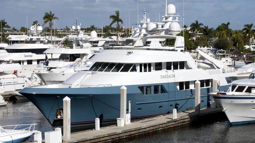 daedalus-yacht-exterior