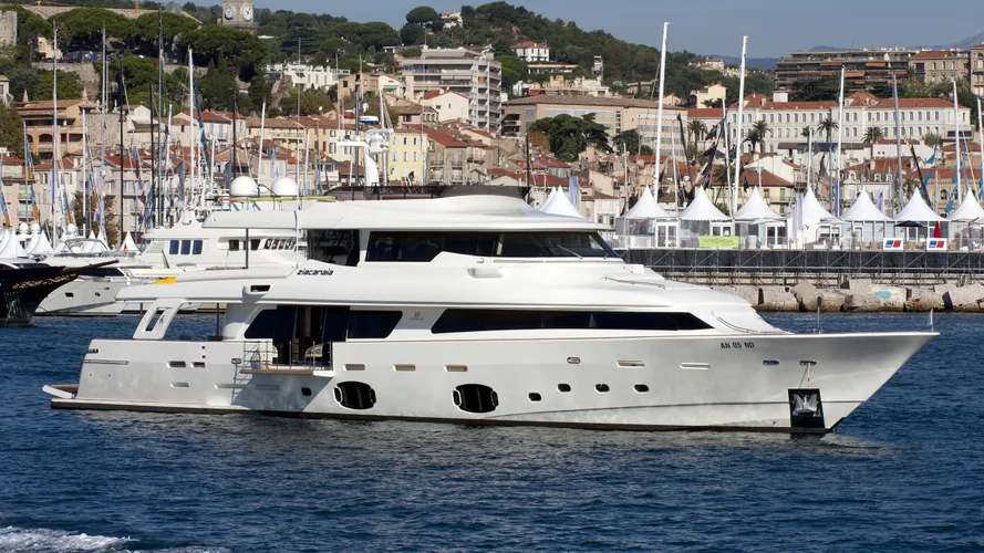 ziacanaia-yacht-exterior