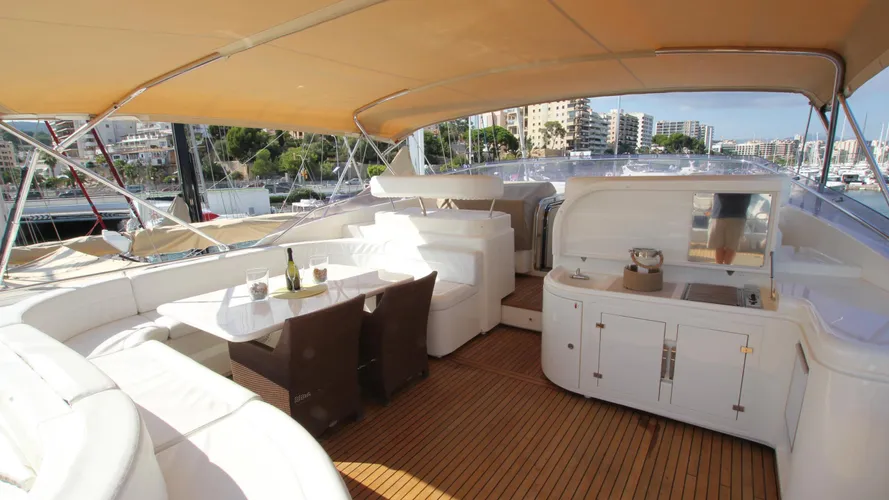 nati-too-yacht-fly-deck