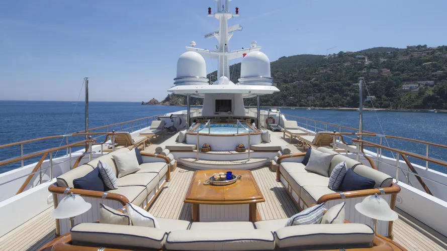 new-sunrise-yacht-sun-deck