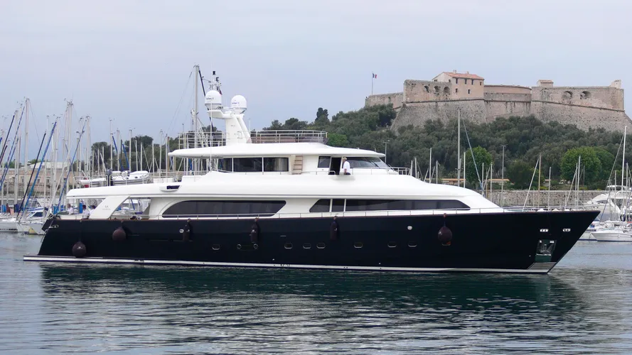 lady-soul-yacht-exterior