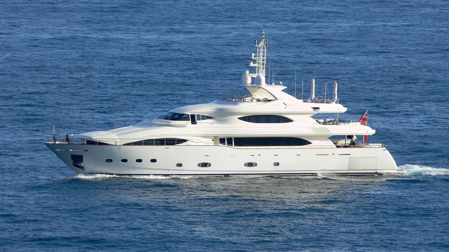 agatha-yacht-exterior