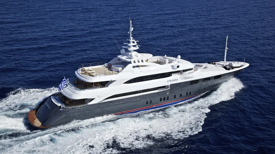 orama-yacht-cruising