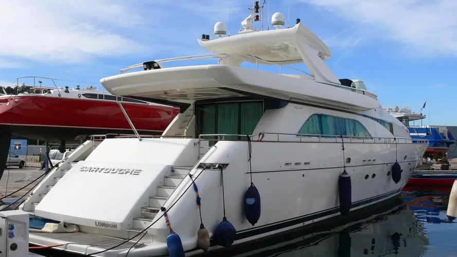 cartouche-yacht-exterior
