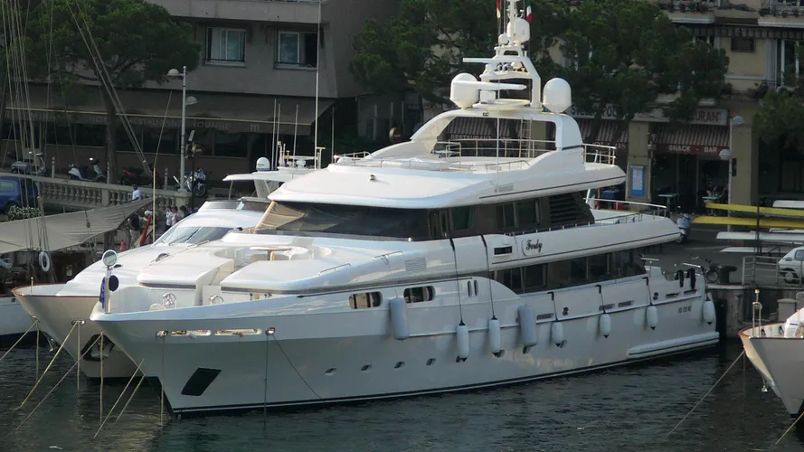 ferdy-yacht-exterior