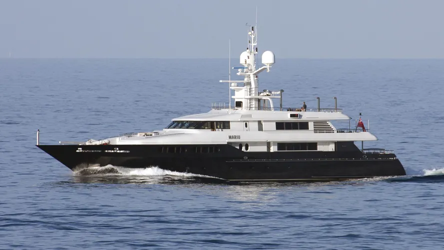 mariu-yacht-exterior
