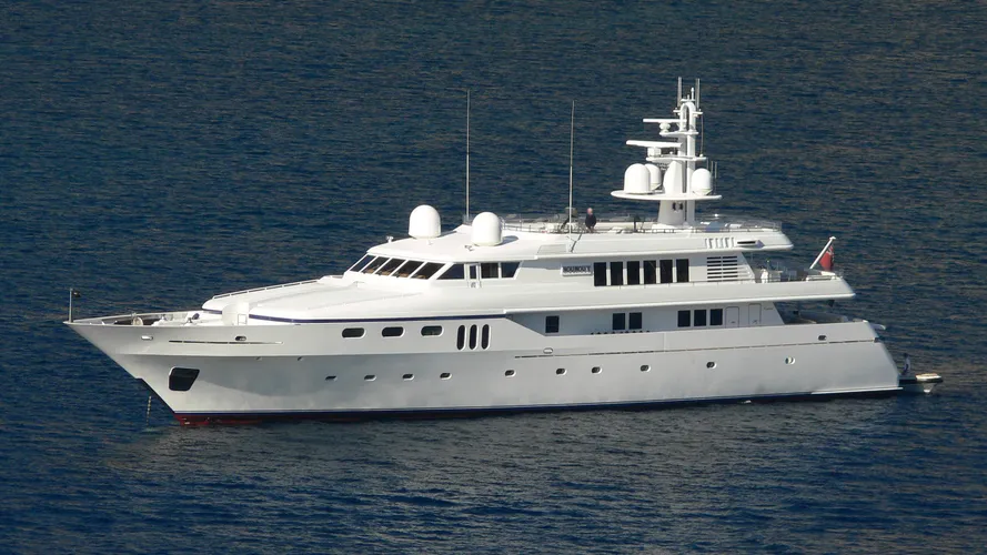 nanook-yacht-exterior
