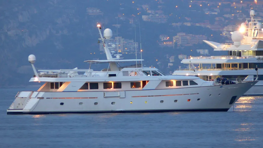 nightflower-yacht-exterior