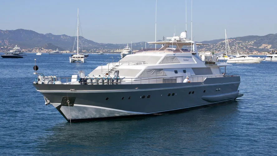 antisan-yacht-exterior