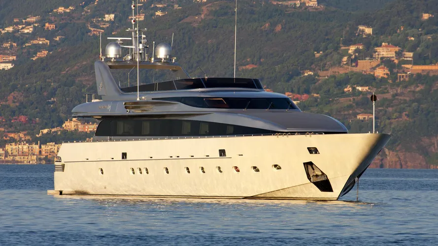 be-cool-yacht-exterior