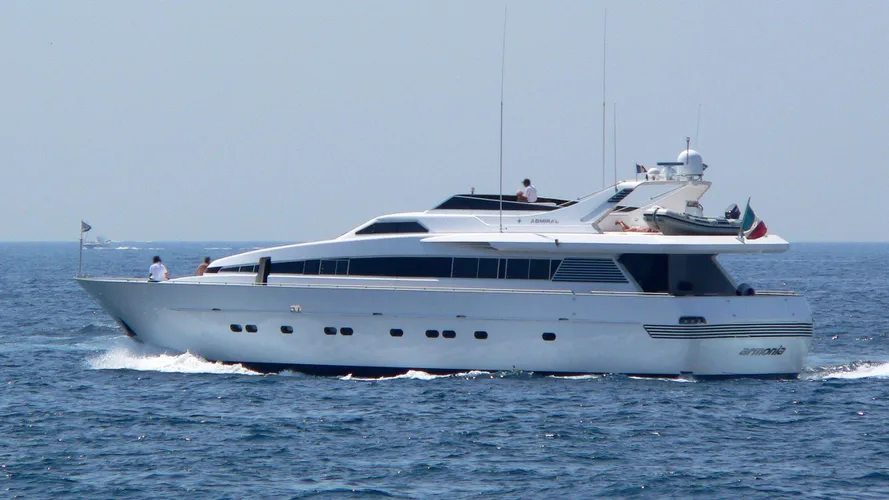 armonia-yacht-exterior