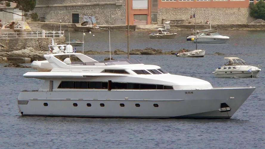crobe-yacht-exterior