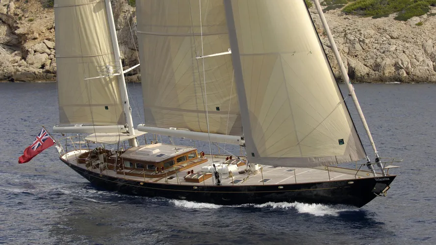 velacarina-yacht-sailing