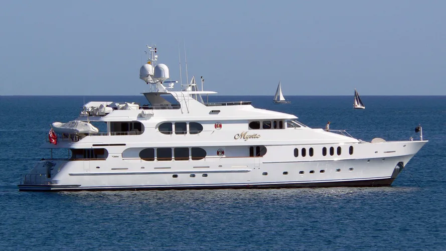 elisa-yacht-exterior