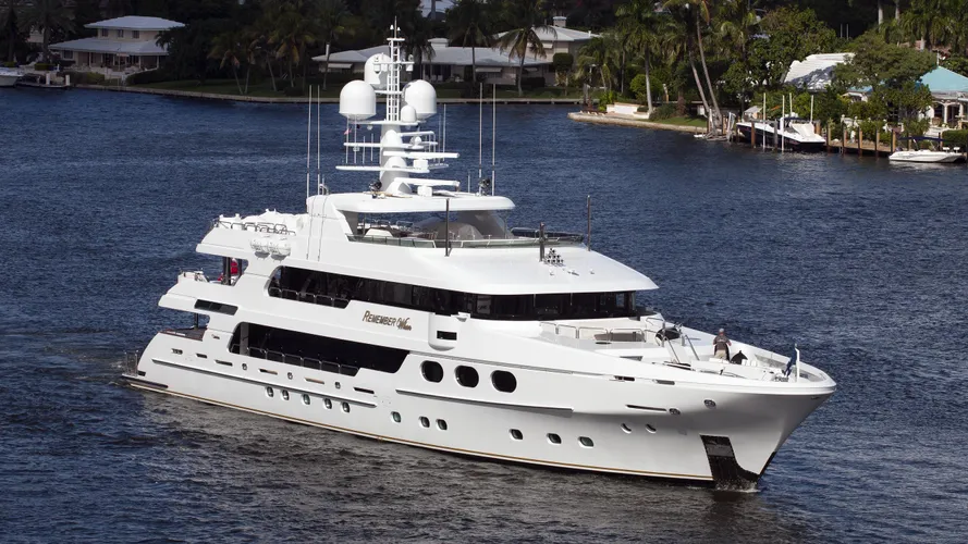 remember-when-yacht-exterior
