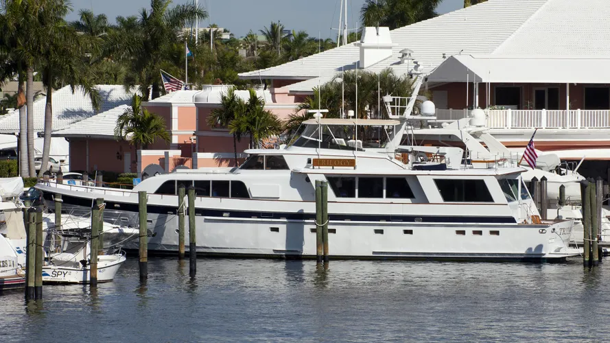 trilogy-yacht-exterior