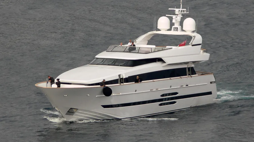 lazy-me-yacht-exterior
