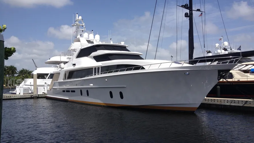 jubilant bluewater cat motoryacht cheoy lee 31m 2011 half profile