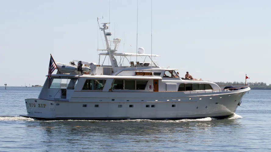 t-zero-yacht-exterior