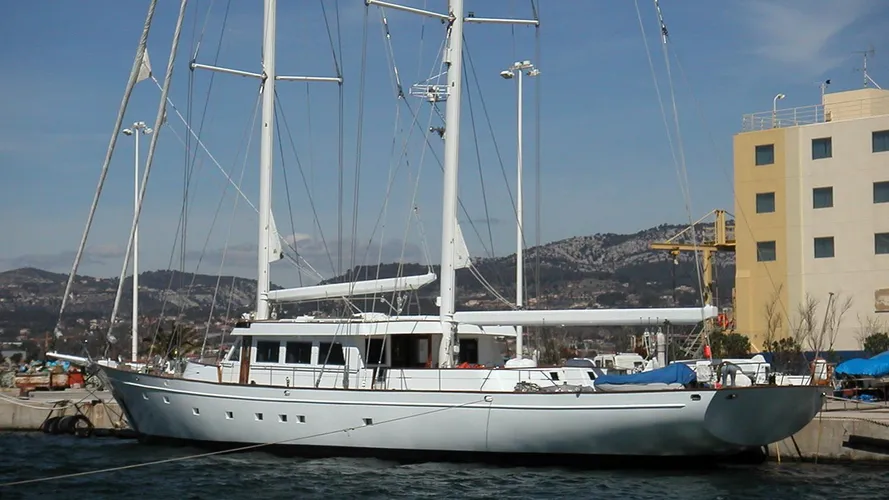 queen-nefertiti-yacht-exterior