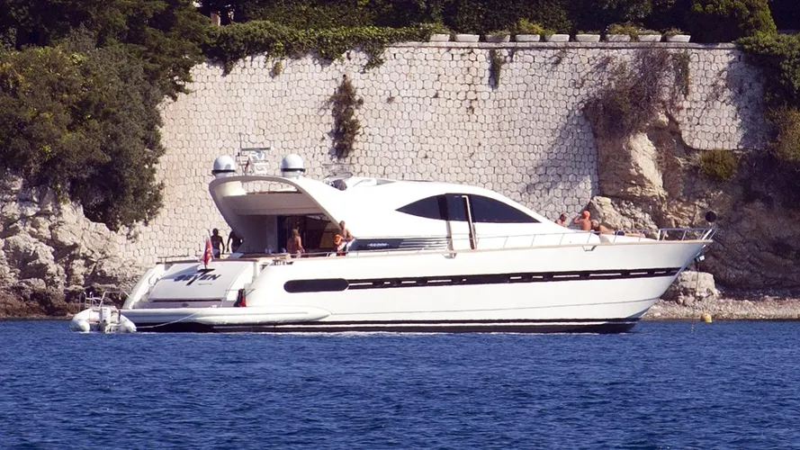 seven-yacht-exterior