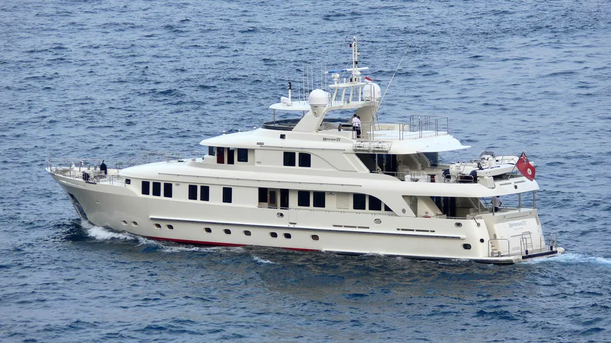 metsuyan iv motoryacht cbi navi 2006 36m running half stern