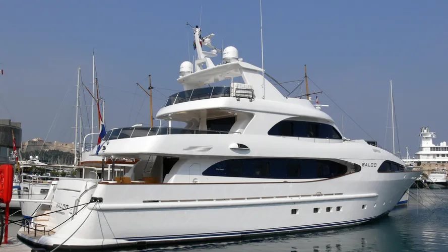 baloo-yacht-exterior