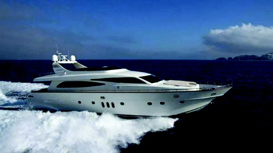 sans-souci-yacht-cruising