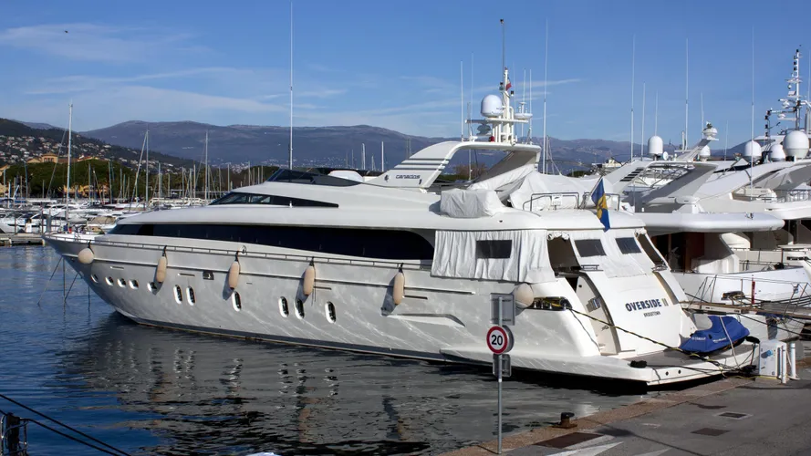 overside-ii-yacht-exterior