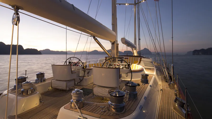 yanneke-too-yacht-main-deck