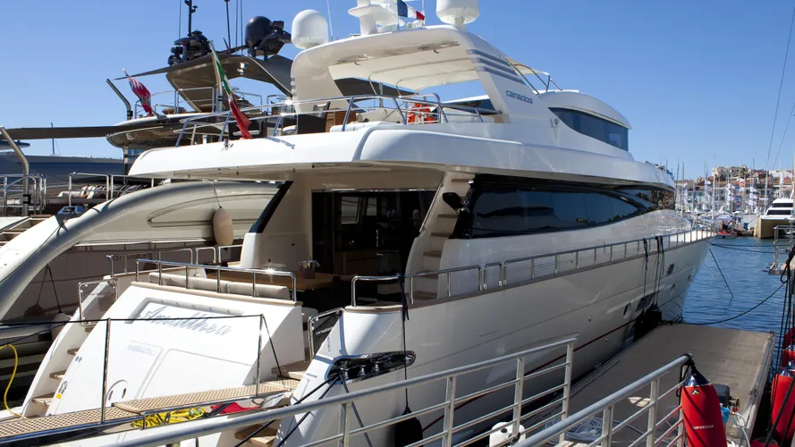 amalthea-yacht-exterior