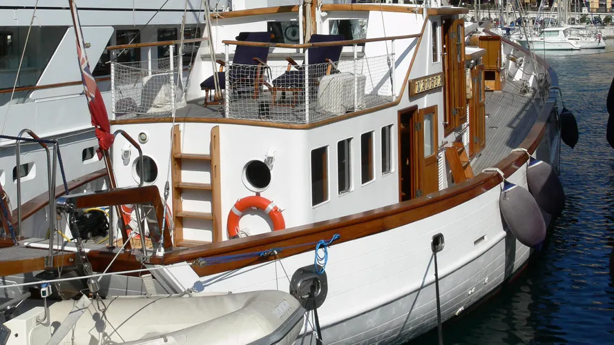 nadrea-yacht-exterior