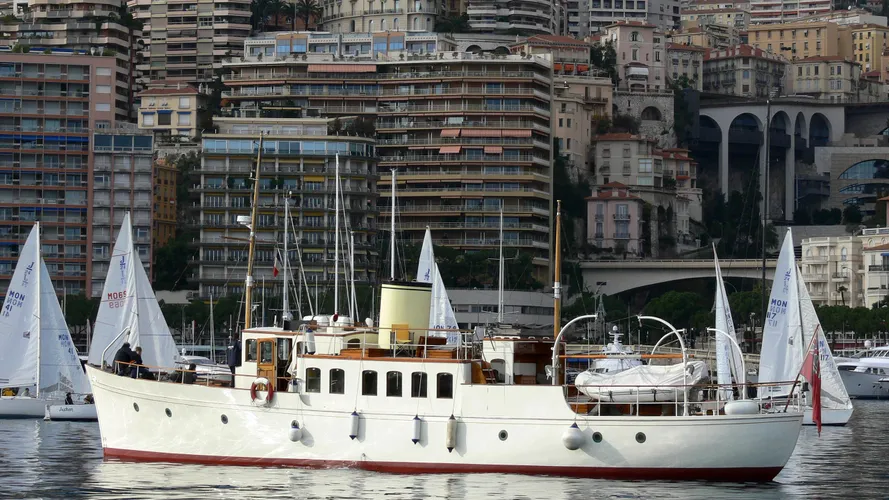 bystander-of-man-yacht-exterior