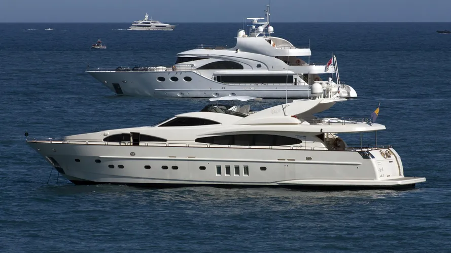 nika-yacht-exterior