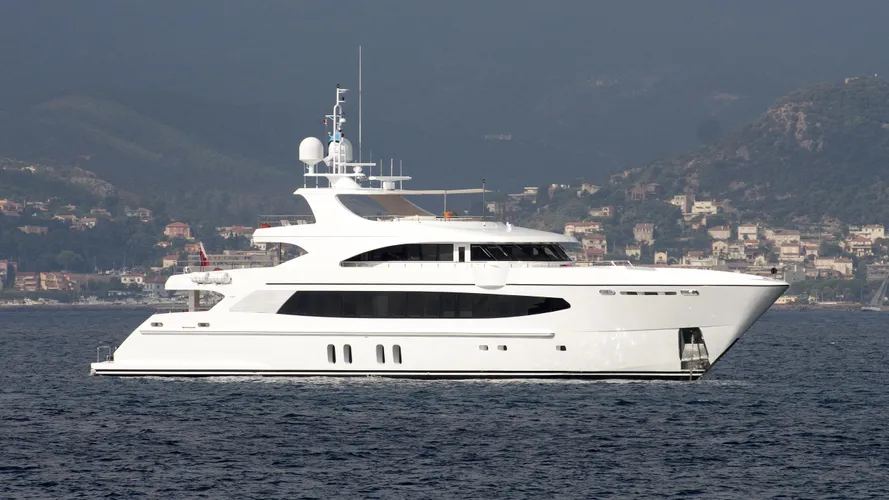 big sky australis motoryacht oceanfast 48m 2010 half profile