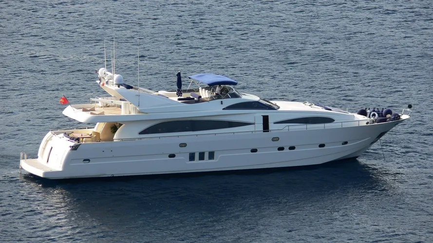 martello-yacht-exterior