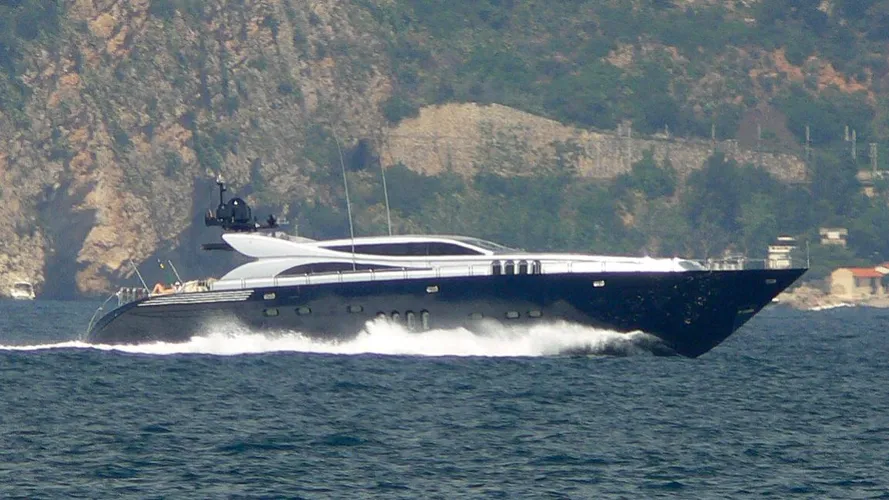 lynx-yacht-exterior