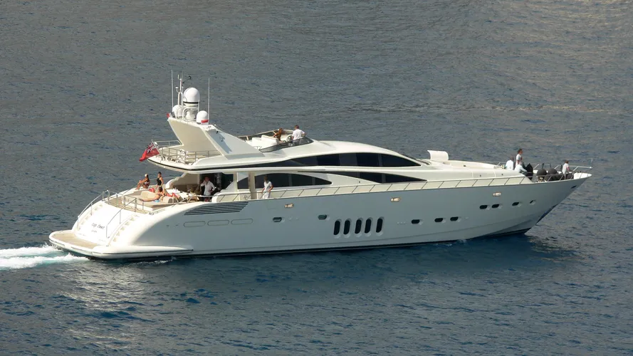 top-feet-yacht-exterior