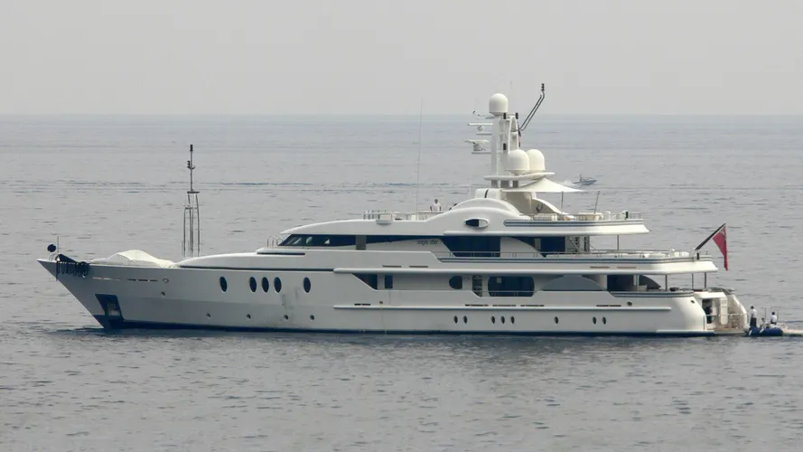 deja-too-yacht-exterior