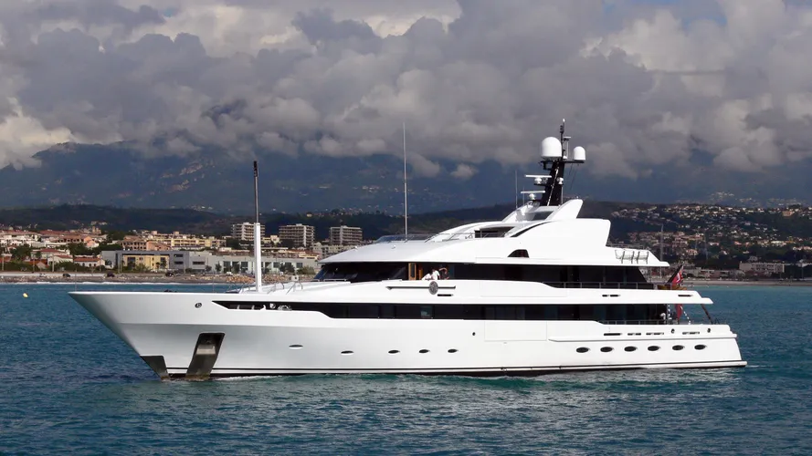 astrid-conroy-yacht-exterior