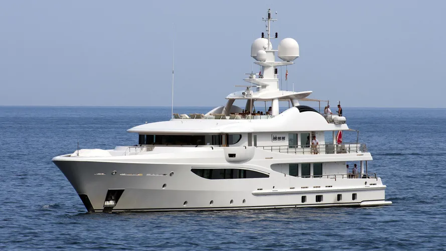 lady-nag-nag-yacht-exterior