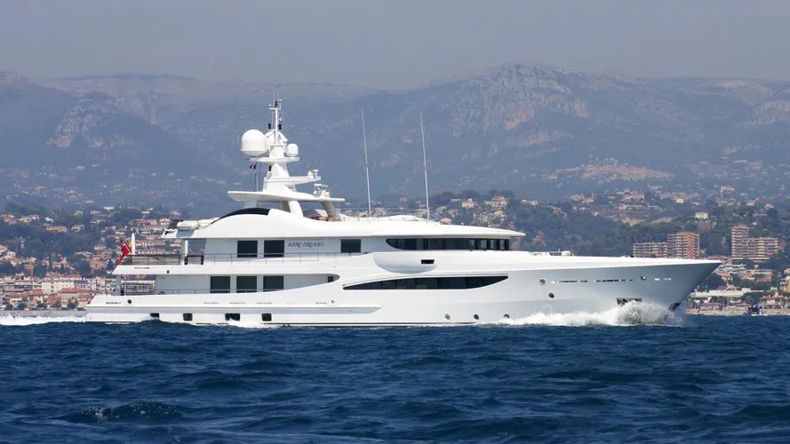 were-dreams-yacht-exterior