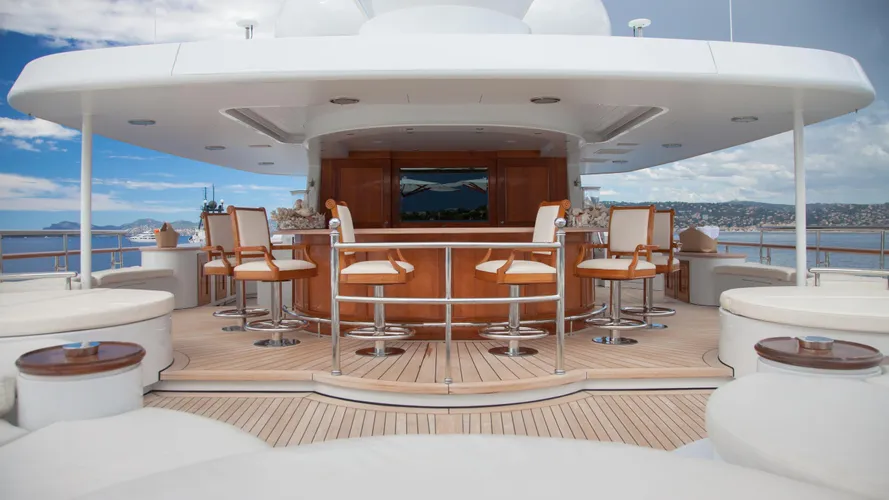 faribana-v-yacht-bar